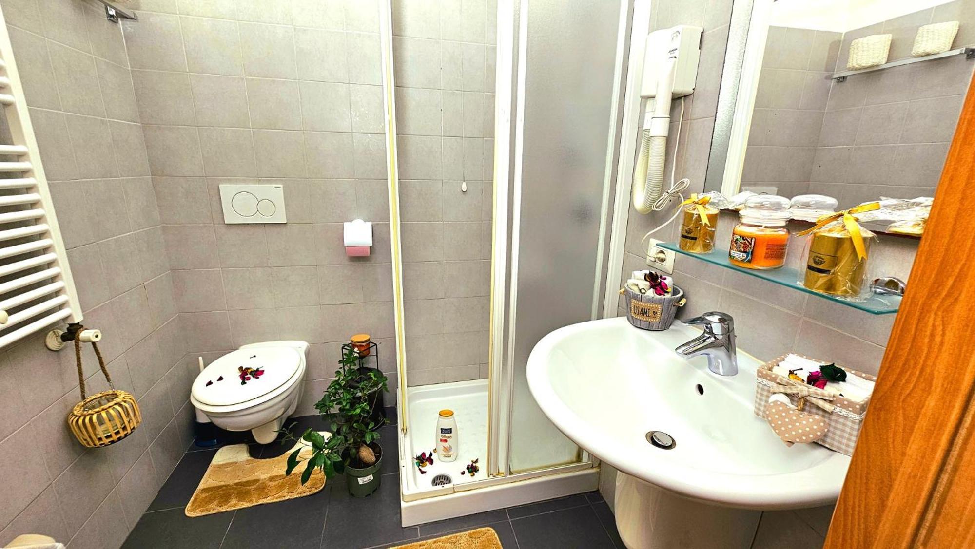 A Casa Simpatia Roma - Free Parking If You Book 4 Nights Bed & Breakfast Exterior photo